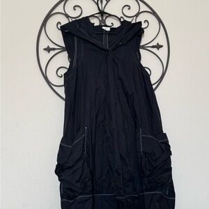 Able Black Sleeveless Trench Coat